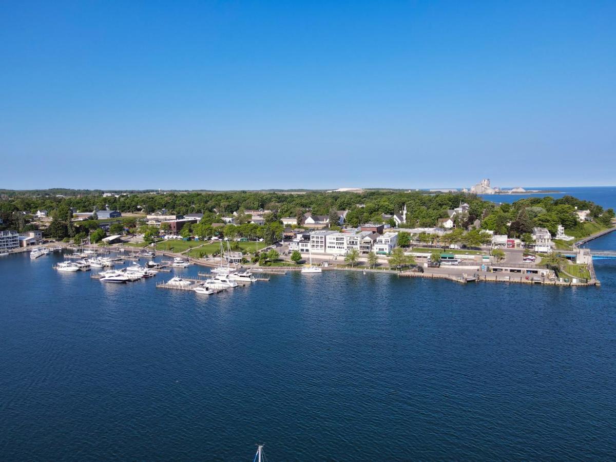 105 Edgewater Inn Charlevoix Eksteriør bilde
