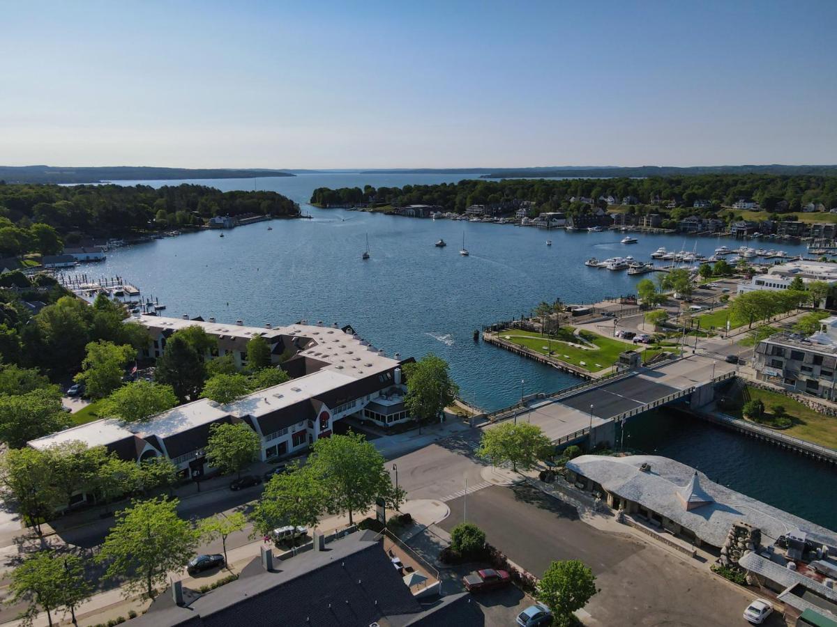 105 Edgewater Inn Charlevoix Eksteriør bilde